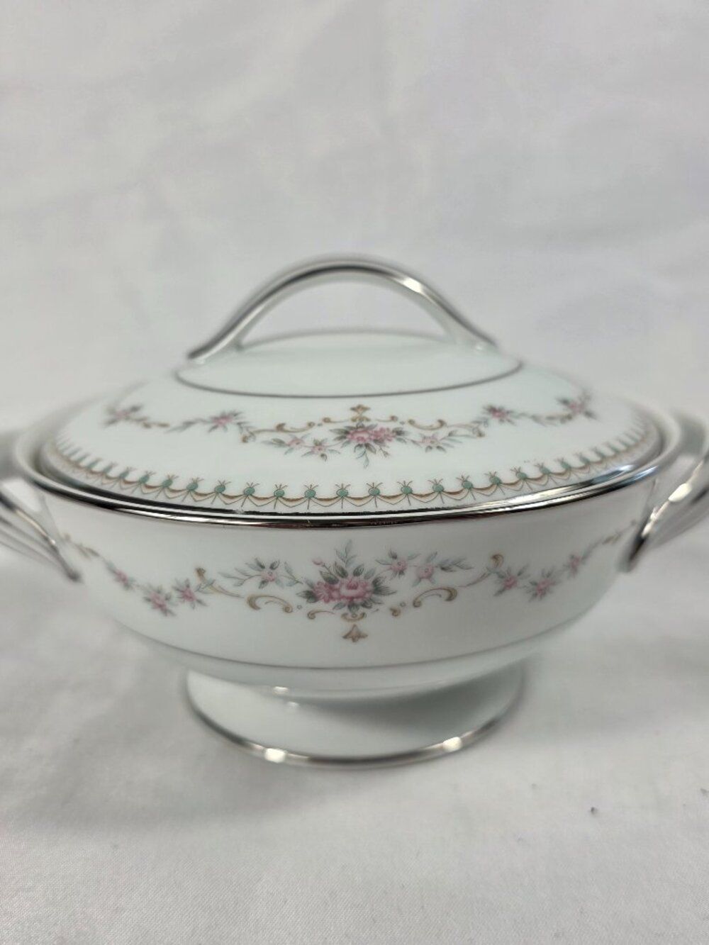 Noritake Fairmont 6102 Sugar Bowl with Lid White with Pink Roses & Green Dots